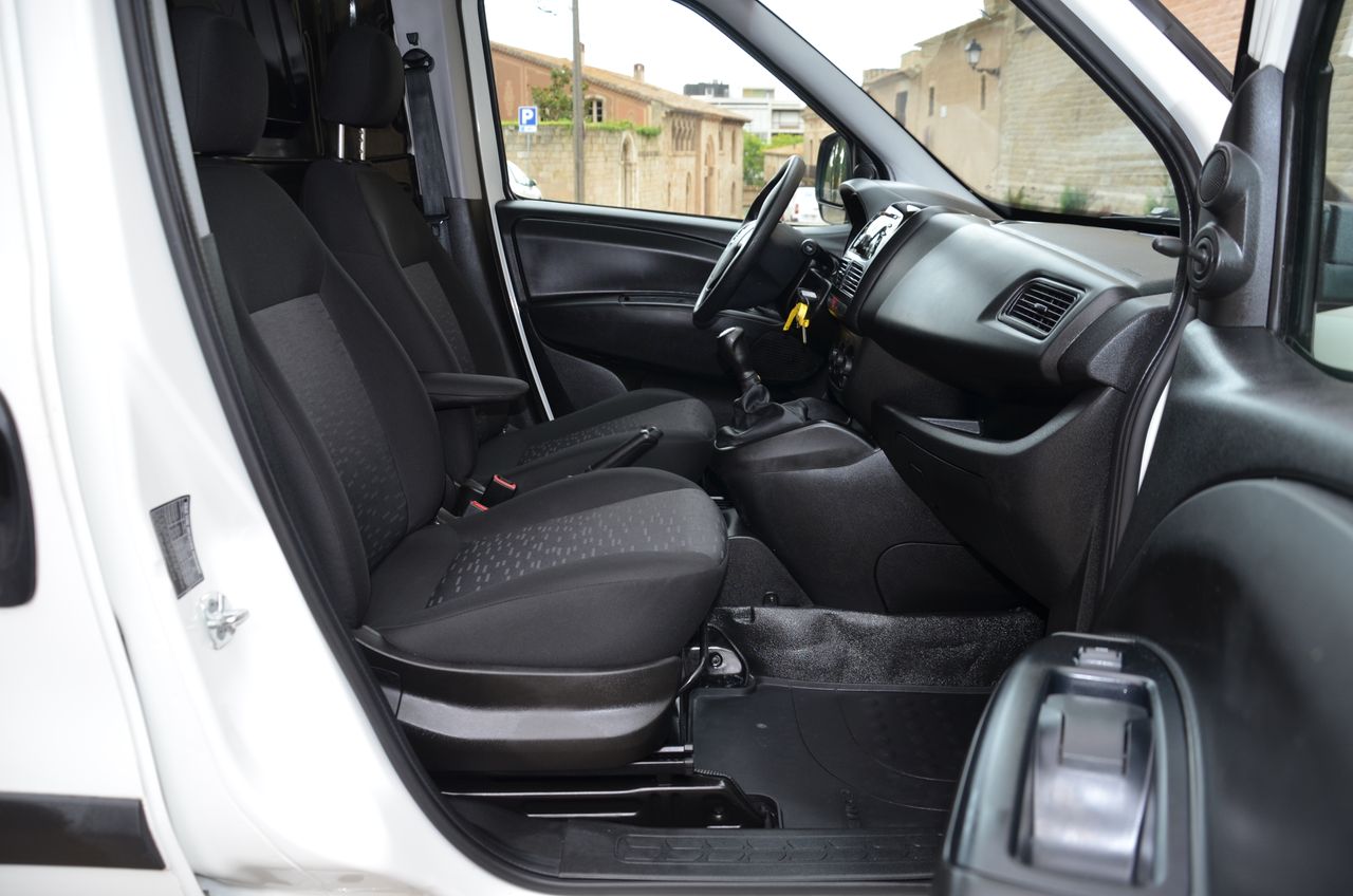 Opel Combo D CARGO L1 H1 1.3 CDTI 95CV MT5 E6 ETIQUETA C ( AZUL )  - Foto 27