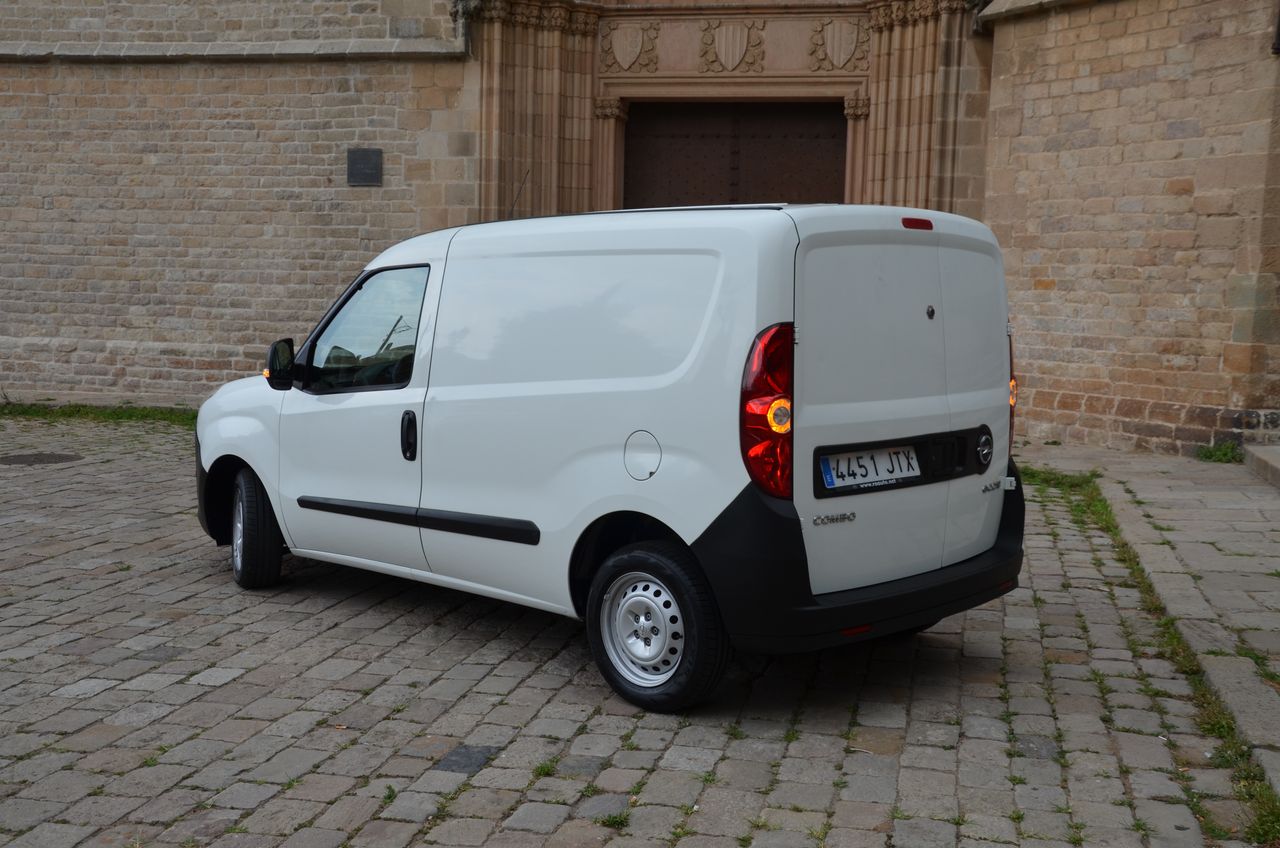 Opel Combo D CARGO L1 H1 1.3 CDTI 95CV MT5 E6 ETIQUETA C ( AZUL )  - Foto 8