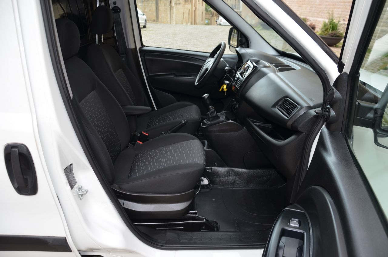 Opel Combo D CARGO L1 H1 1.3 CDTI 95CV MT5 E6 ETIQUETA C ( AZUL )  - Foto 29