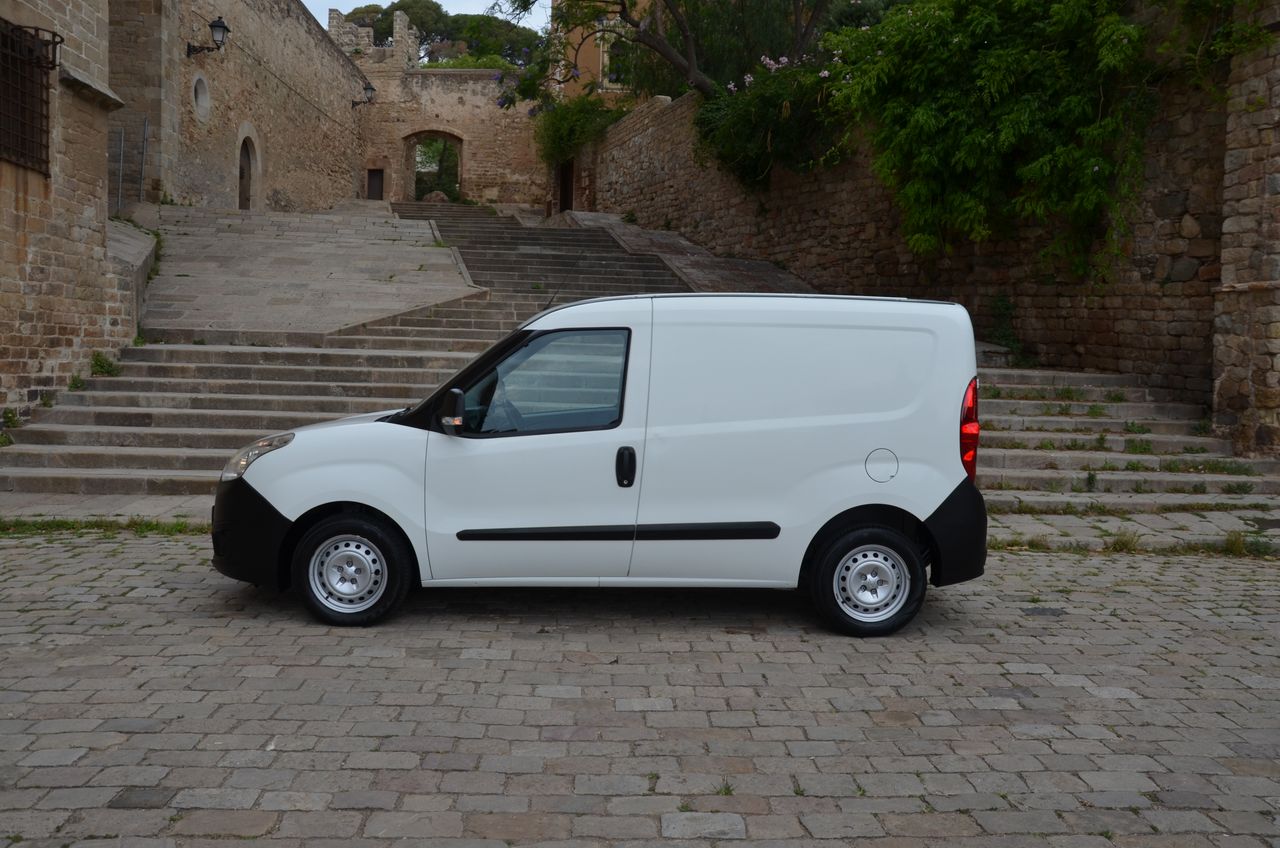 Opel Combo D CARGO L1 H1 1.3 CDTI 95CV MT5 E6 ETIQUETA C ( AZUL )  - Foto 18
