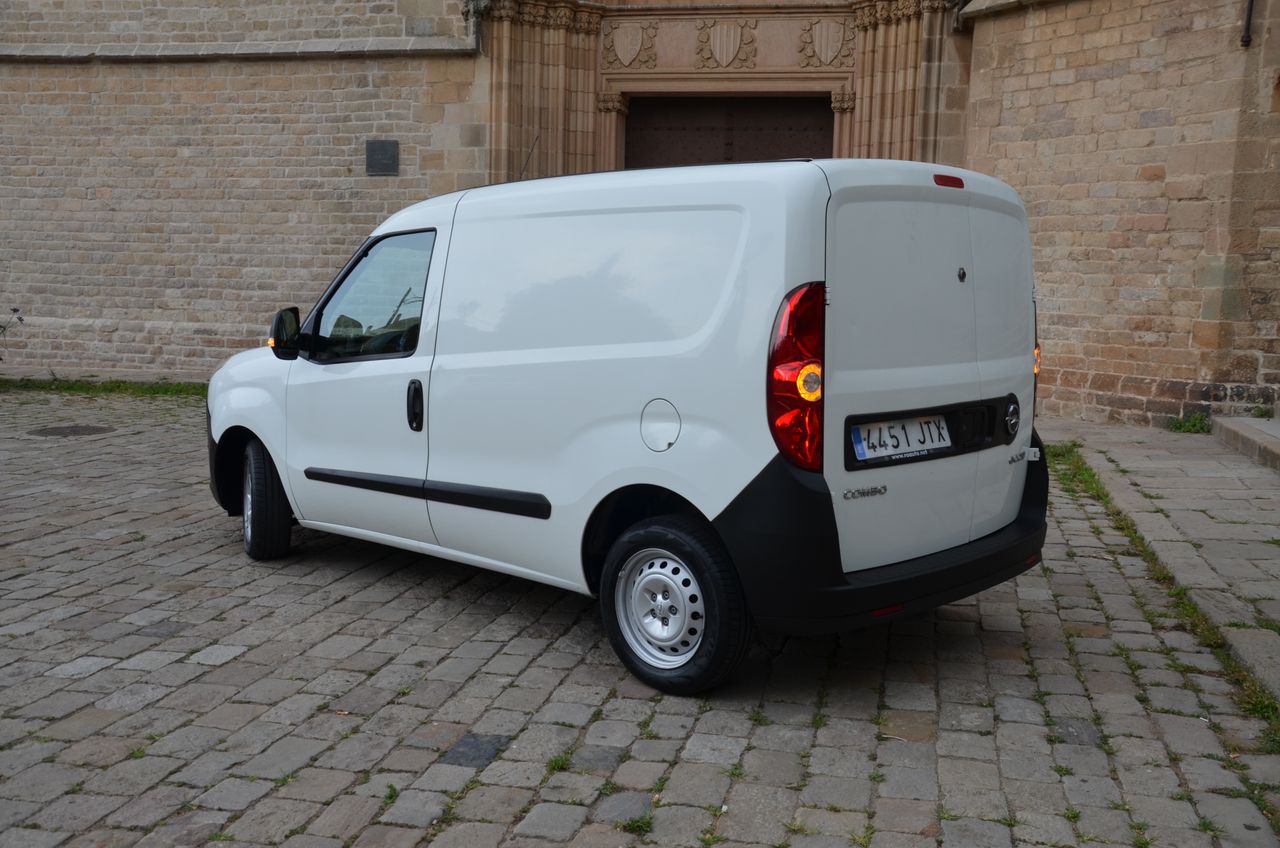 Opel Combo D CARGO L1 H1 1.3 CDTI 95CV MT5 E6 ETIQUETA C ( AZUL )  - Foto 34