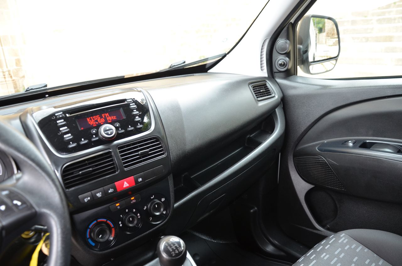 Opel Combo D CARGO L1 H1 1.3 CDTI 95CV MT5 E6 ETIQUETA C ( AZUL )  - Foto 23