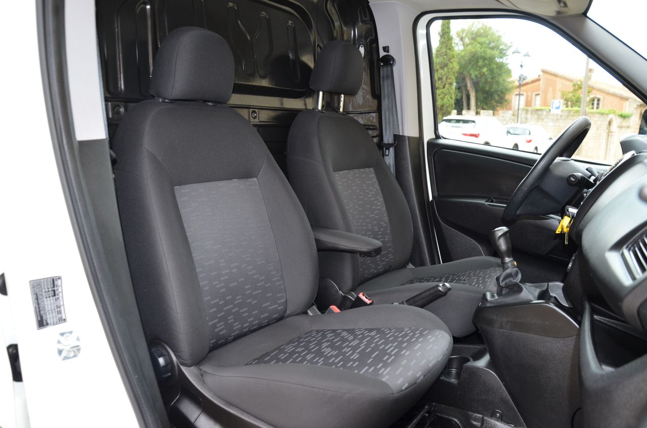 Opel Combo D CARGO L1 H1 1.3 CDTI 95CV MT5 E6 ETIQUETA C ( AZUL )  - Foto 30