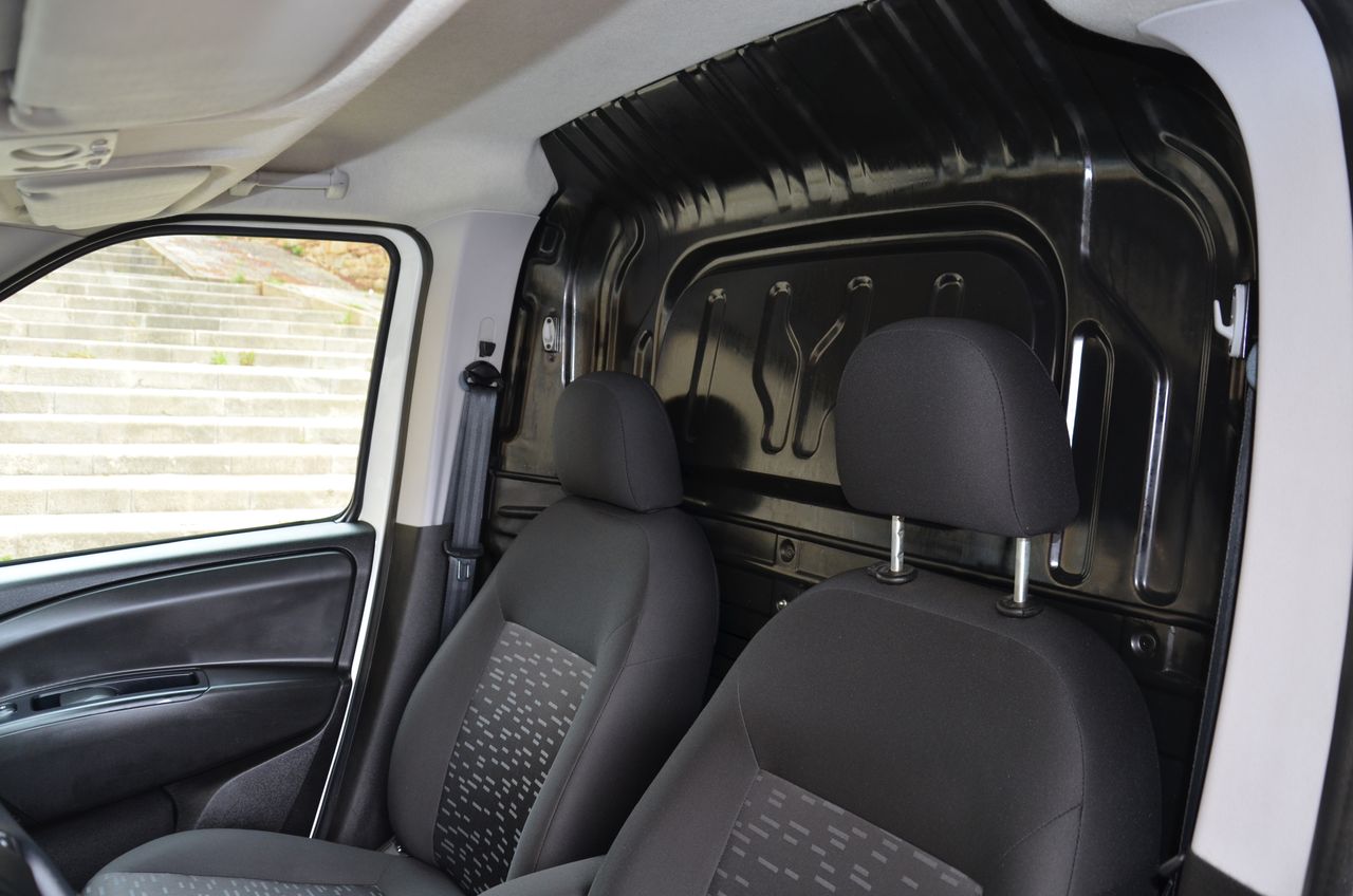 Opel Combo D CARGO L1 H1 1.3 CDTI 95CV MT5 E6 ETIQUETA C ( AZUL )  - Foto 6