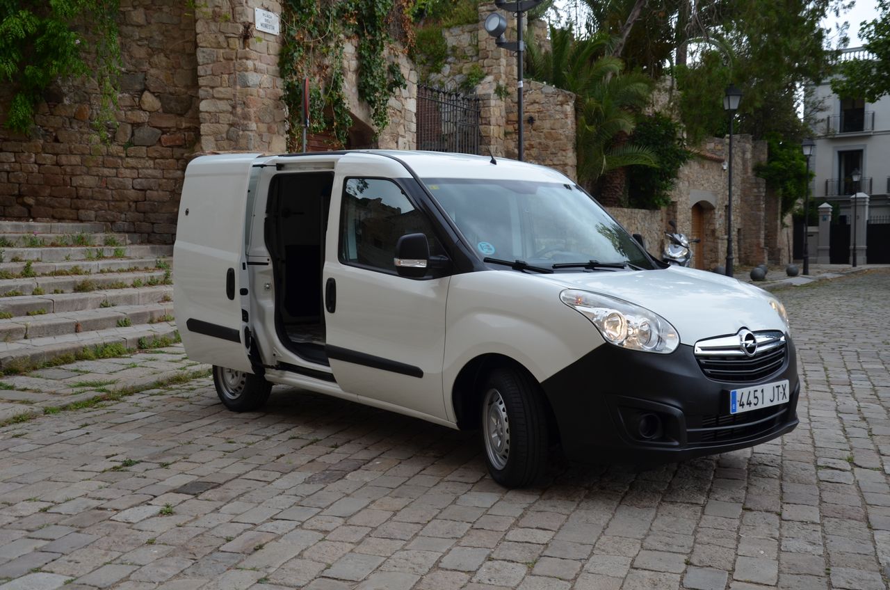 Opel Combo D CARGO L1 H1 1.3 CDTI 95CV MT5 E6 ETIQUETA C ( AZUL )  - Foto 26