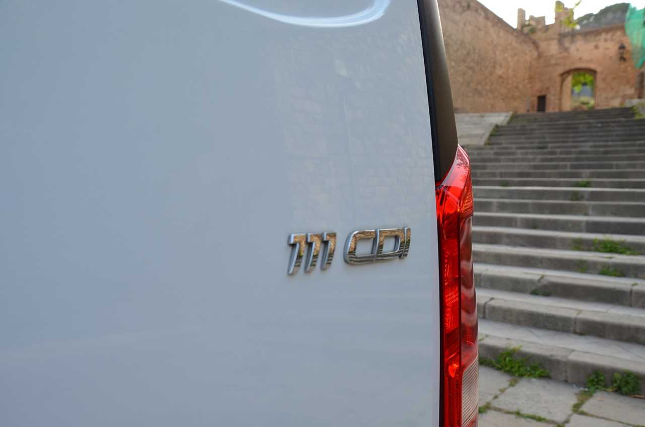 Mercedes Vito 111 CDI LARGA  4 PUERTAS **PUERTA LATERAL DESLIZANTE **  - Foto 23