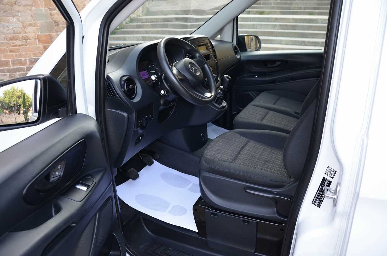Mercedes Vito 111 CDI LARGA  4 PUERTAS **PUERTA LATERAL DESLIZANTE **  - Foto 7