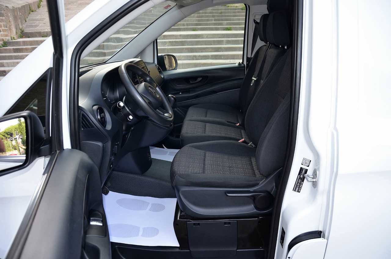 Mercedes Vito 111 CDI LARGA  4 PUERTAS **PUERTA LATERAL DESLIZANTE **  - Foto 17