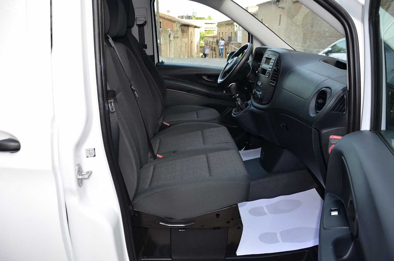 Mercedes Vito 111 CDI LARGA  4 PUERTAS **PUERTA LATERAL DESLIZANTE **  - Foto 28