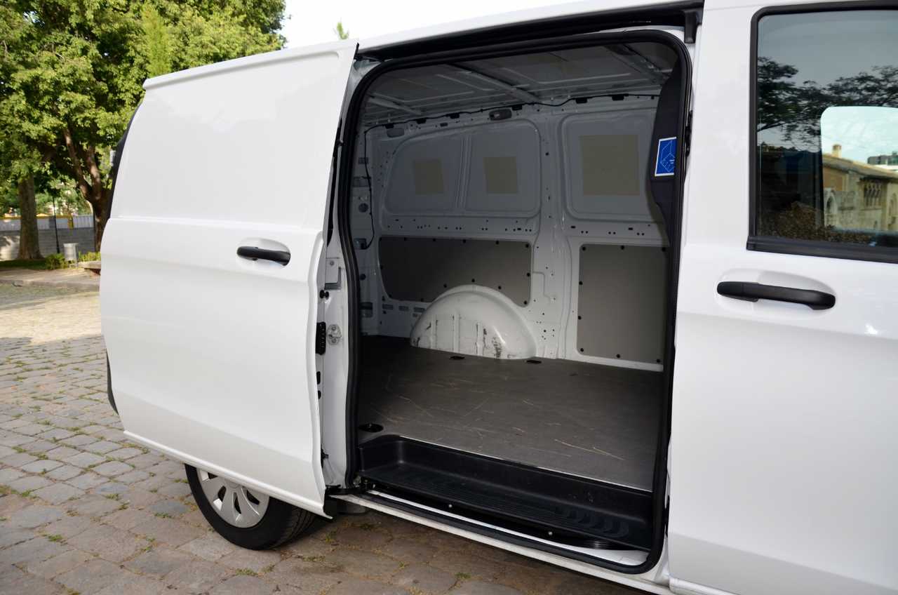 Mercedes Vito 111 CDI LARGA  4 PUERTAS **PUERTA LATERAL DESLIZANTE **  - Foto 22