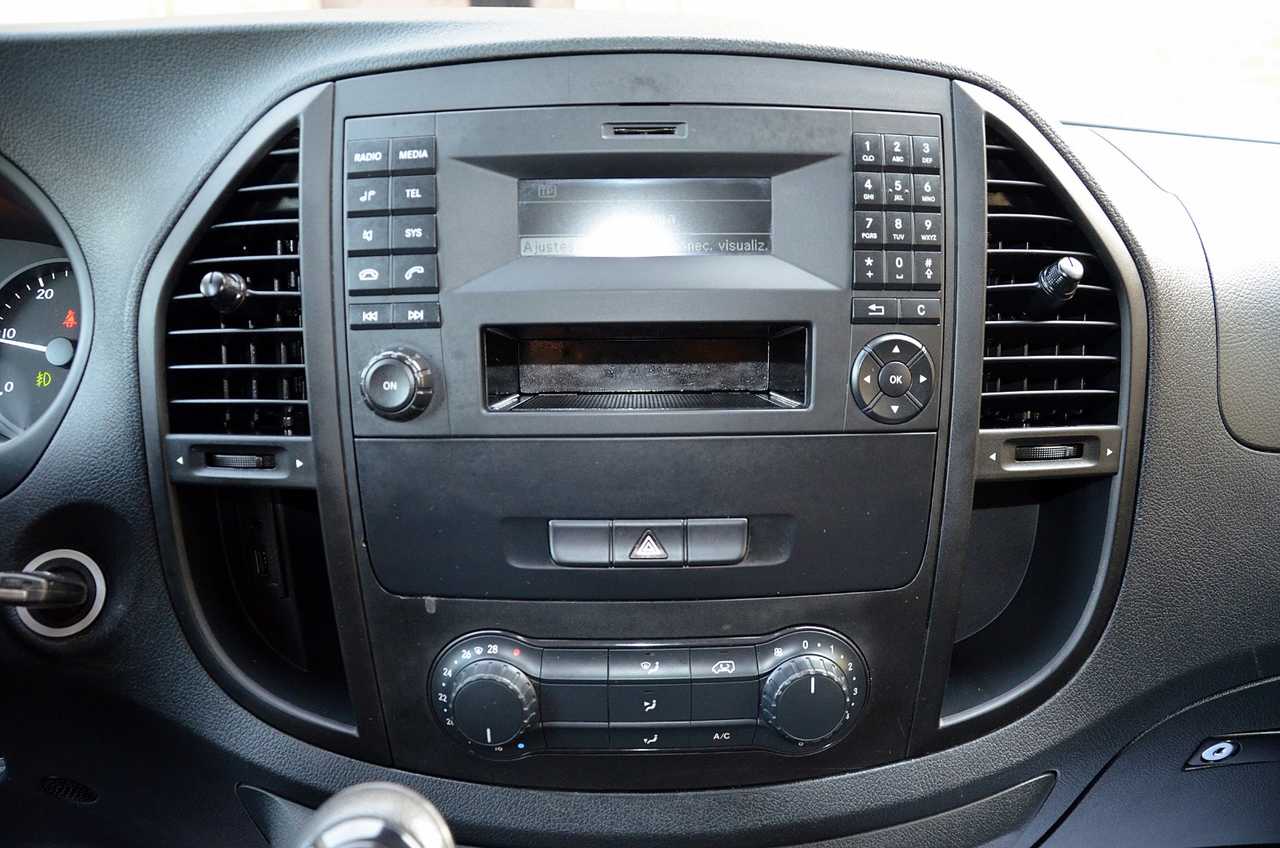 Mercedes Vito 111 CDI LARGA  4 PUERTAS **PUERTA LATERAL DESLIZANTE **  - Foto 27