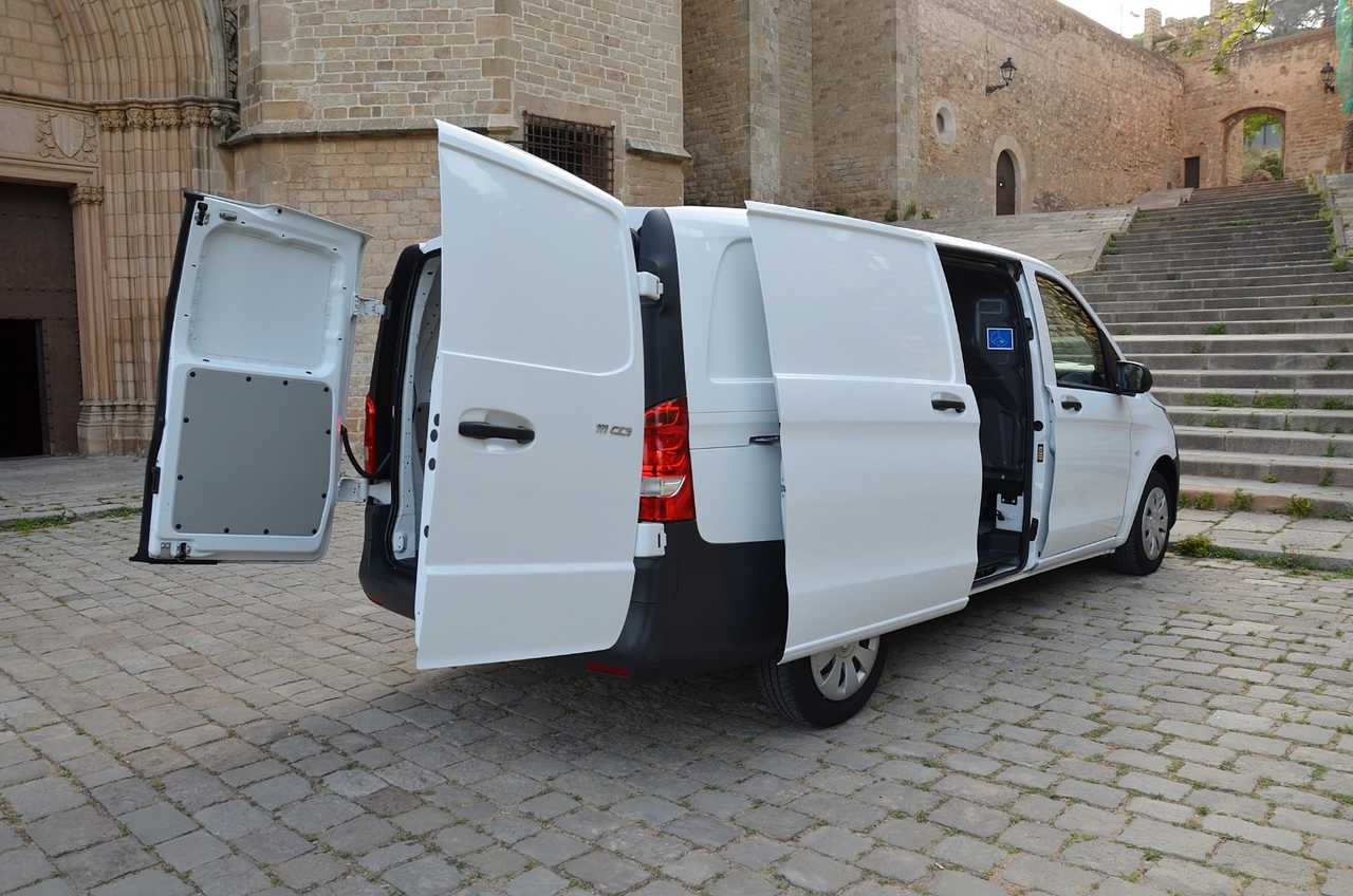 Mercedes Vito 111 CDI LARGA  4 PUERTAS **PUERTA LATERAL DESLIZANTE **  - Foto 13