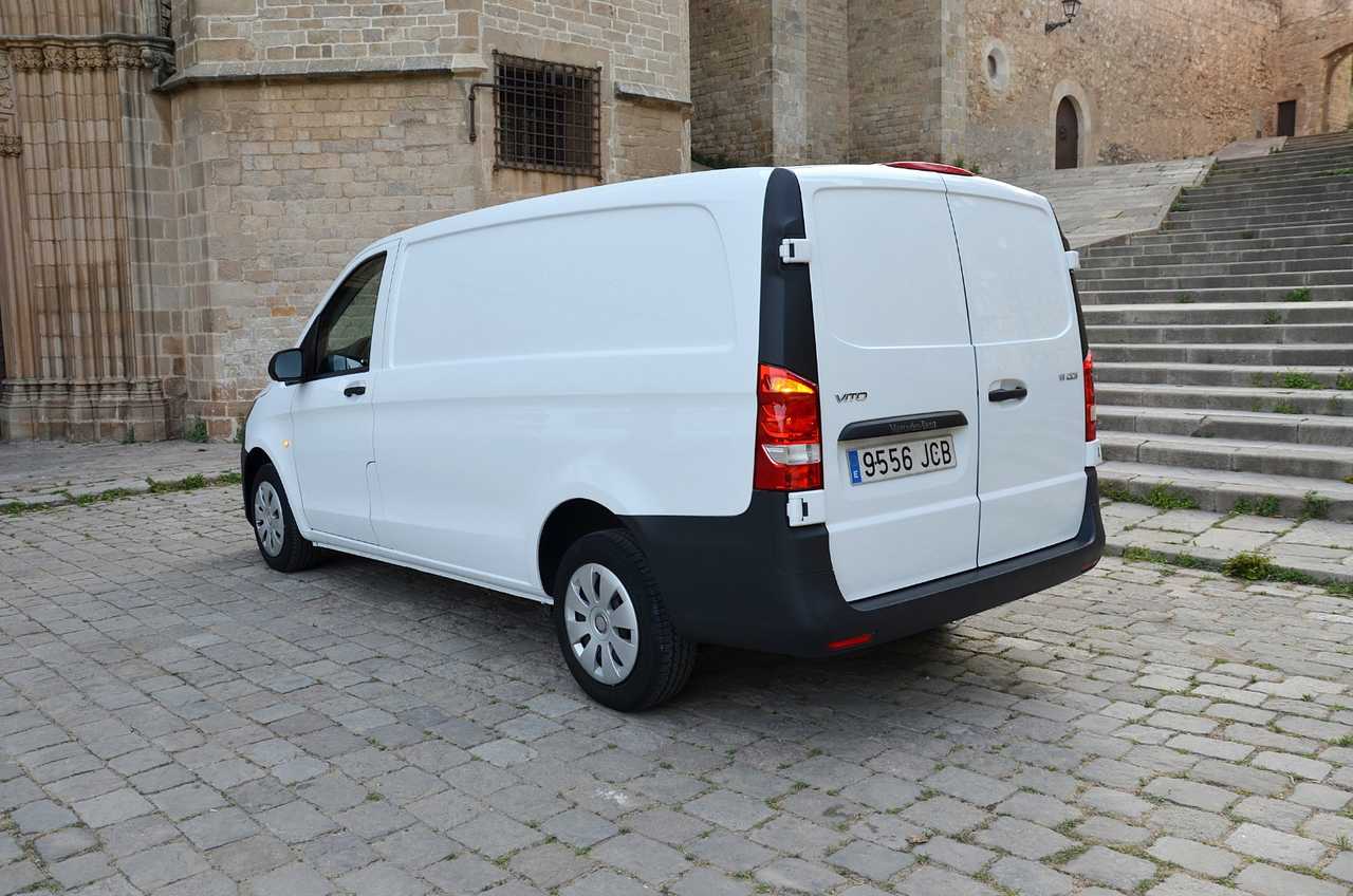 Mercedes Vito 111 CDI LARGA  4 PUERTAS **PUERTA LATERAL DESLIZANTE **  - Foto 8