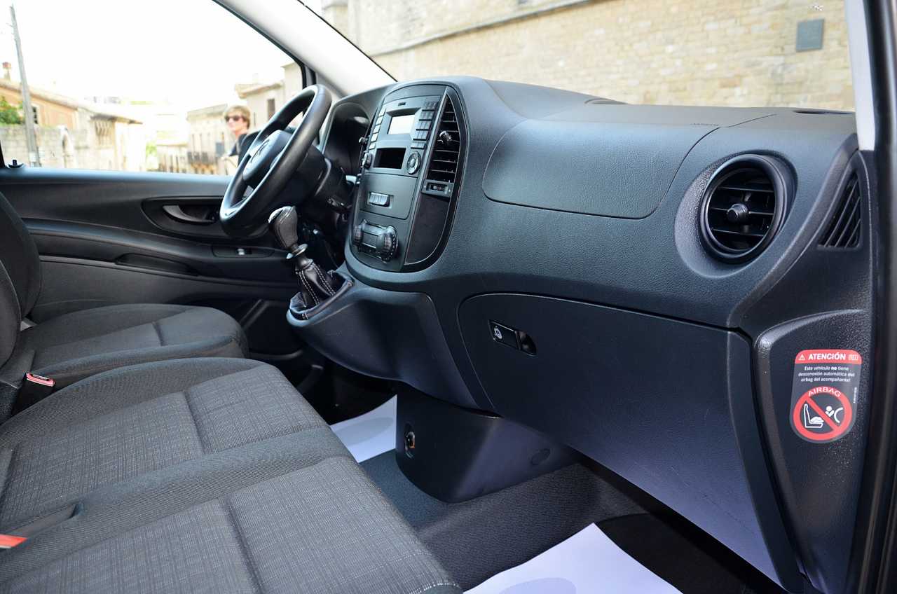 Mercedes Vito 111 CDI LARGA  4 PUERTAS **PUERTA LATERAL DESLIZANTE **  - Foto 25