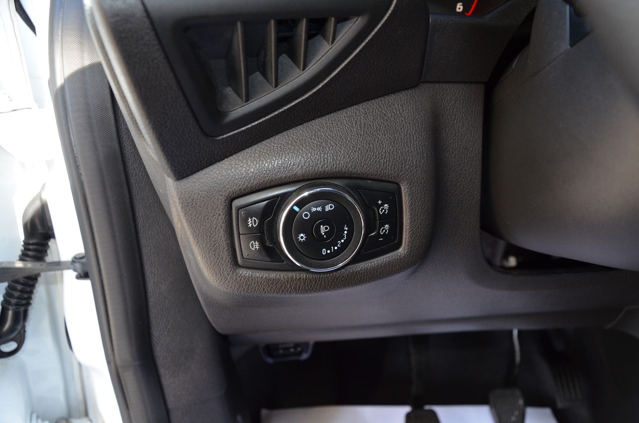 Ford Transit Connect FURGÓN 200  L1 TREND 1.5TDCI 75CV MT5 Euro6 TRES PLAZAS/ ESTANTERIAS Y PUERTAS ABATIBLES DE ALUMINIO/ SUELO DE MADERA FINLANDESA  - Foto 18