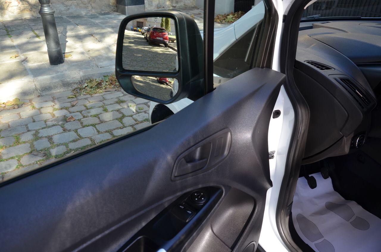 Ford Transit Connect FURGÓN 200  L1 TREND 1.5TDCI 75CV MT5 Euro6 TRES PLAZAS/ ESTANTERIAS Y PUERTAS ABATIBLES DE ALUMINIO/ SUELO DE MADERA FINLANDESA  - Foto 31