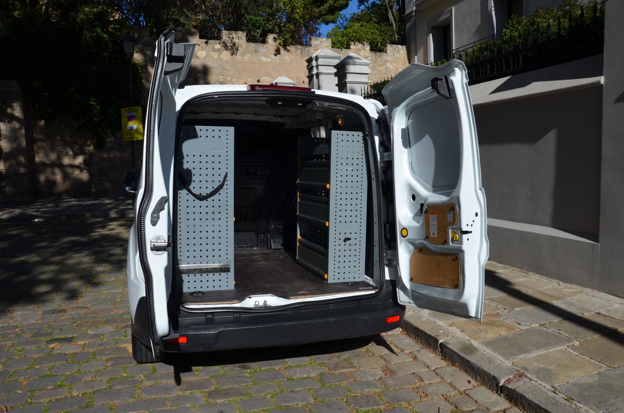 Ford Transit Connect FURGÓN 200  L1 TREND 1.5TDCI 75CV MT5 Euro6 TRES PLAZAS/ ESTANTERIAS Y PUERTAS ABATIBLES DE ALUMINIO/ SUELO DE MADERA FINLANDESA  - Foto 9