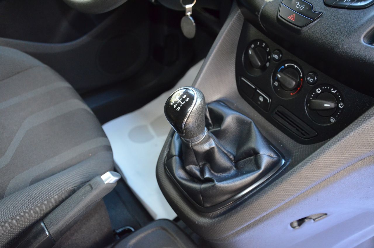 Ford Transit Connect FURGÓN 200  L1 TREND 1.5TDCI 75CV MT5 Euro6 TRES PLAZAS/ ESTANTERIAS Y PUERTAS ABATIBLES DE ALUMINIO/ SUELO DE MADERA FINLANDESA  - Foto 7