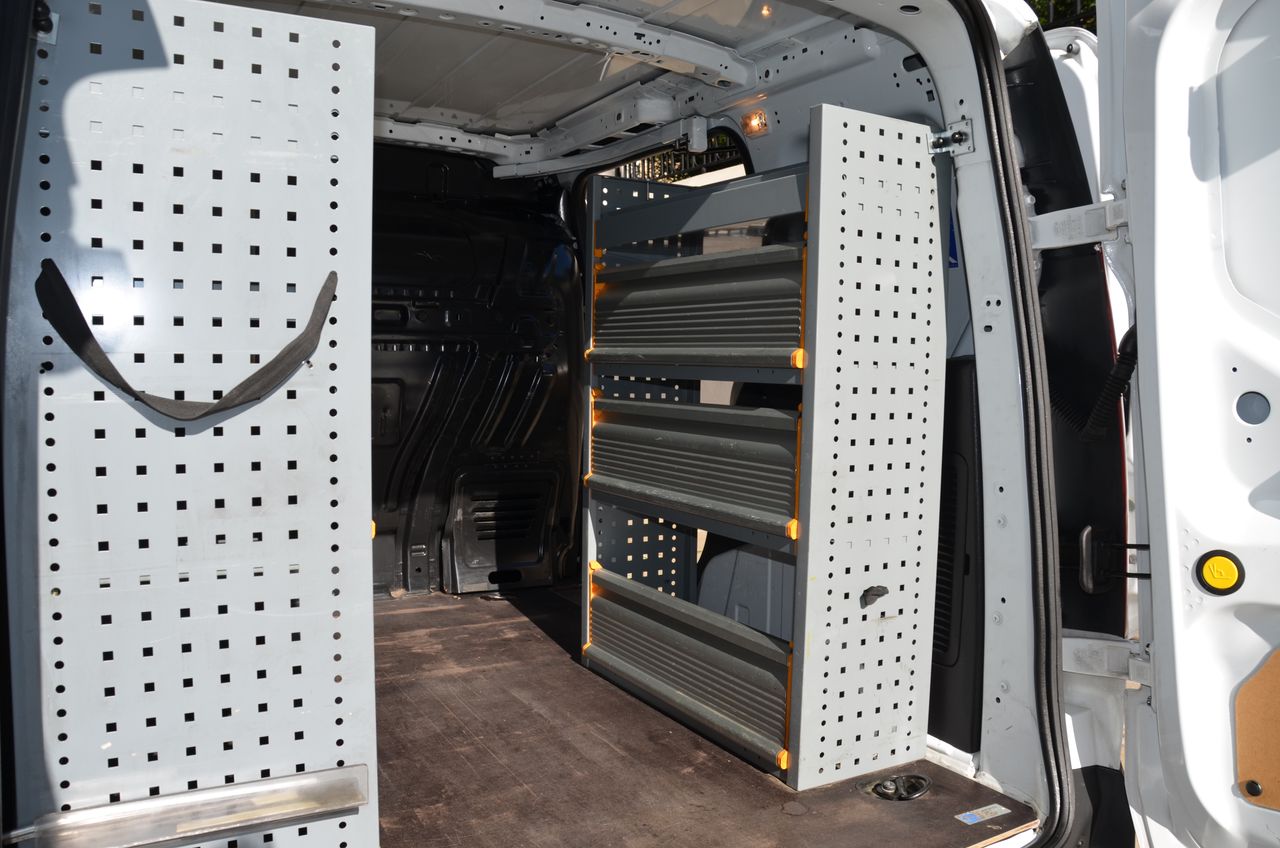 Ford Transit Connect FURGÓN 200  L1 TREND 1.5TDCI 75CV MT5 Euro6 TRES PLAZAS/ ESTANTERIAS Y PUERTAS ABATIBLES DE ALUMINIO/ SUELO DE MADERA FINLANDESA  - Foto 14