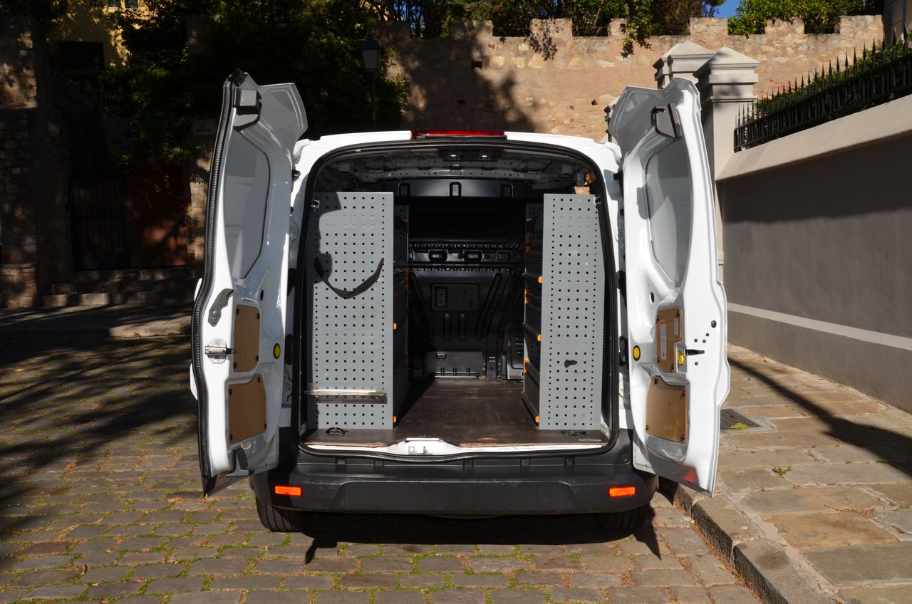 Ford Transit Connect FURGÓN 200  L1 TREND 1.5TDCI 75CV MT5 Euro6 TRES PLAZAS/ ESTANTERIAS Y PUERTAS ABATIBLES DE ALUMINIO/ SUELO DE MADERA FINLANDESA  - Foto 10