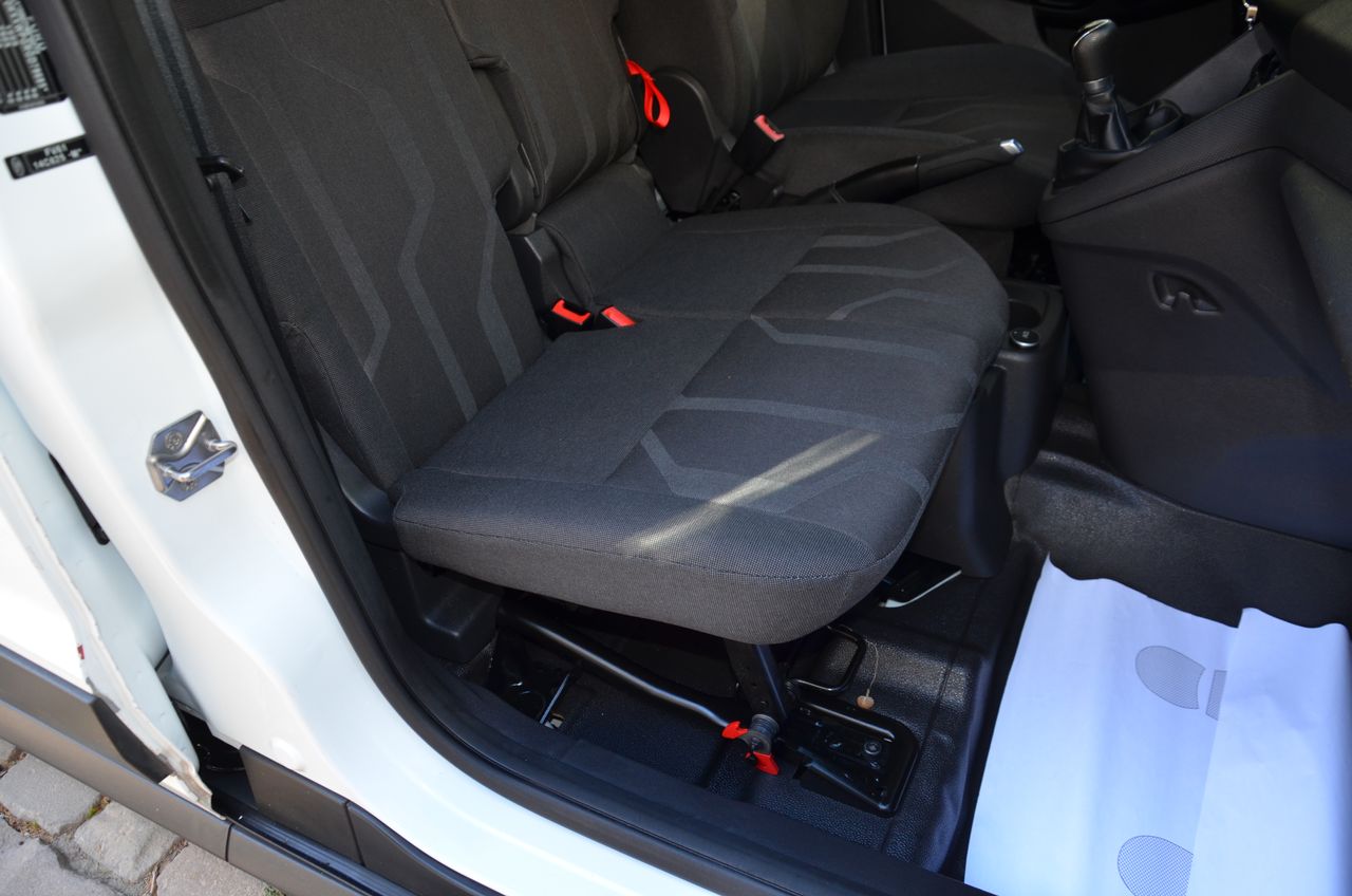 Ford Transit Connect FURGÓN 200  L1 TREND 1.5TDCI 75CV MT5 Euro6 TRES PLAZAS/ ESTANTERIAS Y PUERTAS ABATIBLES DE ALUMINIO/ SUELO DE MADERA FINLANDESA  - Foto 22