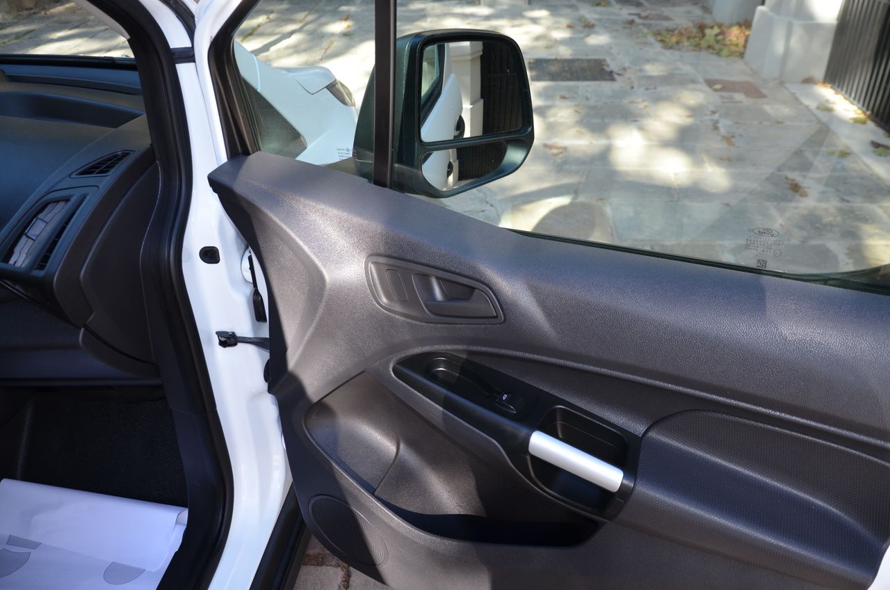 Ford Transit Connect FURGÓN 200  L1 TREND 1.5TDCI 75CV MT5 Euro6 TRES PLAZAS/ ESTANTERIAS Y PUERTAS ABATIBLES DE ALUMINIO/ SUELO DE MADERA FINLANDESA  - Foto 29