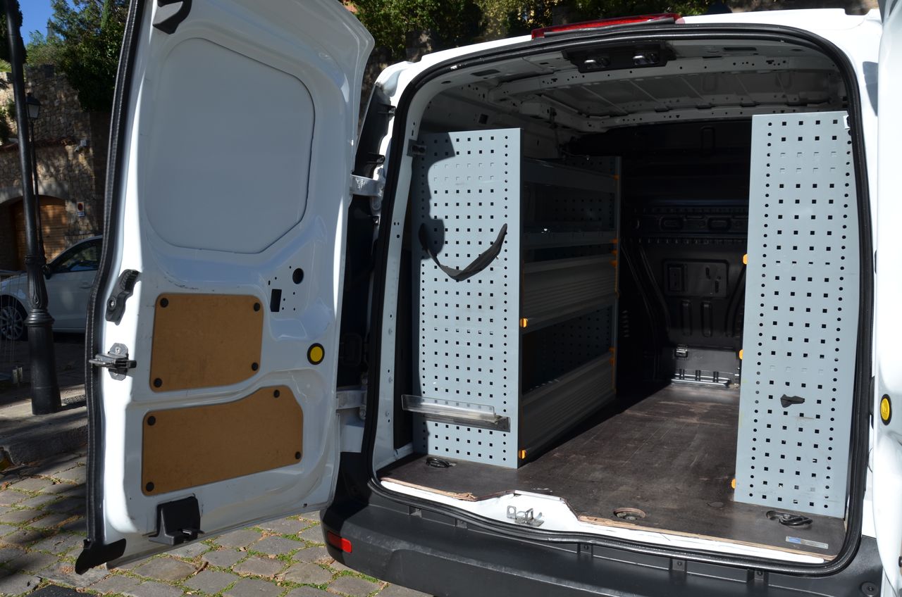 Ford Transit Connect FURGÓN 200  L1 TREND 1.5TDCI 75CV MT5 Euro6 TRES PLAZAS/ ESTANTERIAS Y PUERTAS ABATIBLES DE ALUMINIO/ SUELO DE MADERA FINLANDESA  - Foto 11