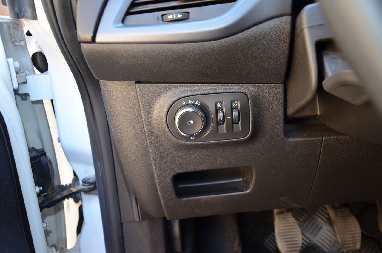 Opel Corsa 1.3CDTI EXPRESSION BERLINA COMERCIAL 75CV / BLACK FRIDAY ..  - Foto 3