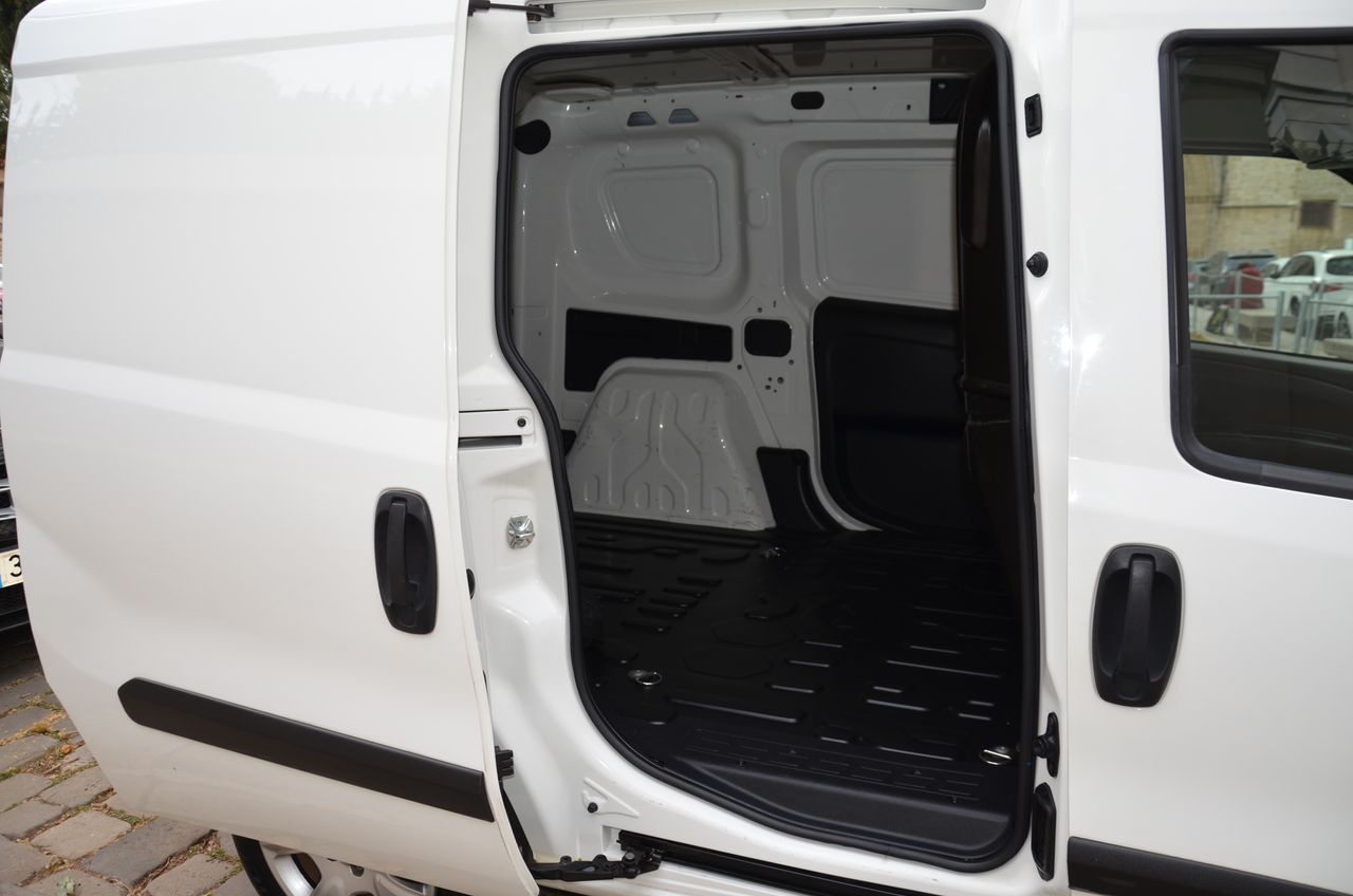 Opel Combo 1.3 L1 H1 1.3 CDTI 95CV E6 / PUERTA LATERAL MUY CUIDADA - Foto 26