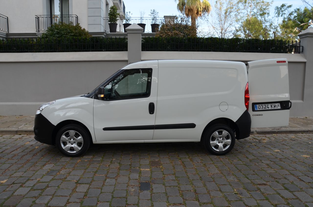 Opel Combo 1.3 L1 H1 1.3 CDTI 95CV E6 / PUERTA LATERAL MUY CUIDADA - Foto 15