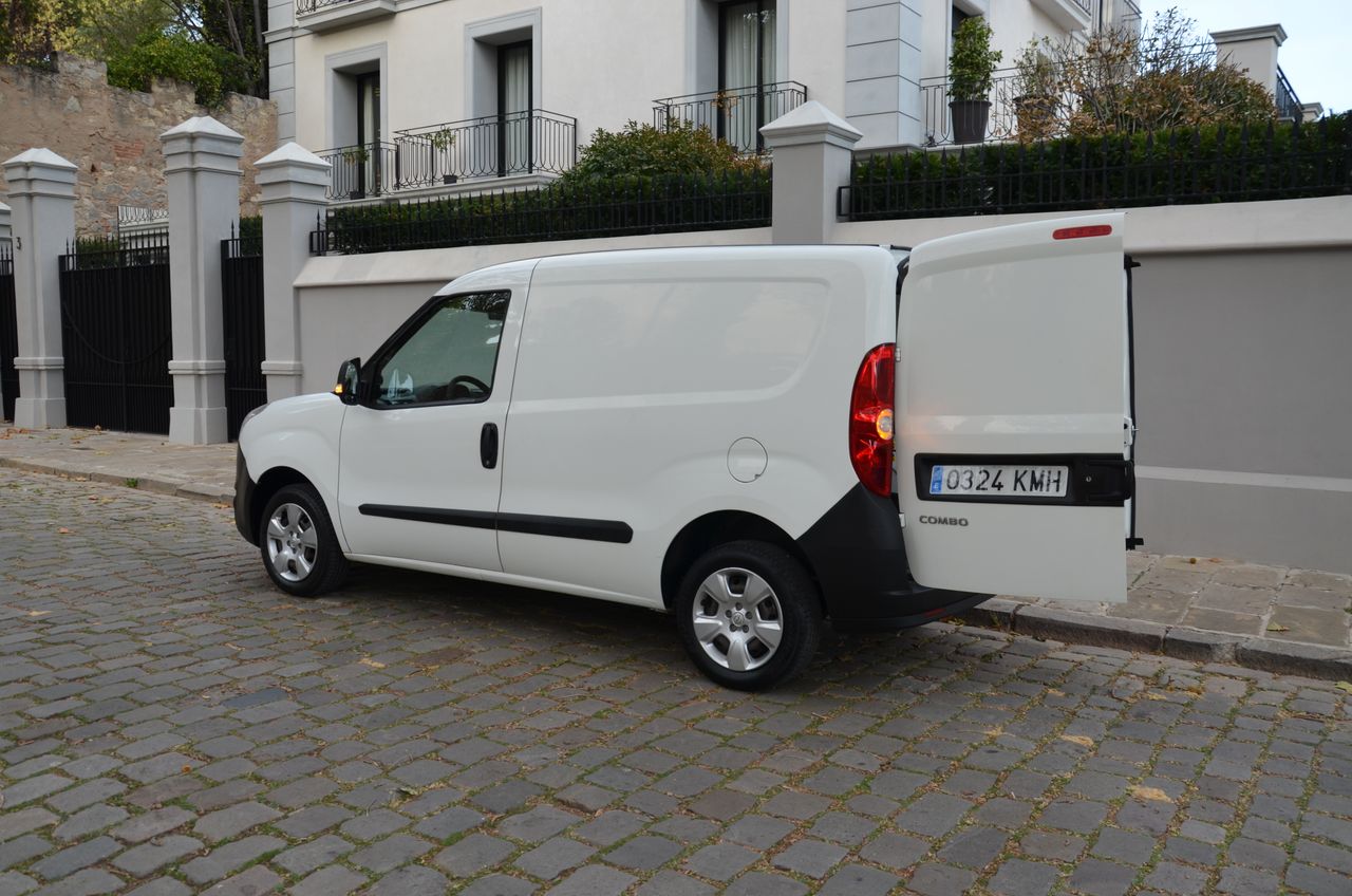 Opel Combo 1.3 L1 H1 1.3 CDTI 95CV E6 / PUERTA LATERAL MUY CUIDADA - Foto 4