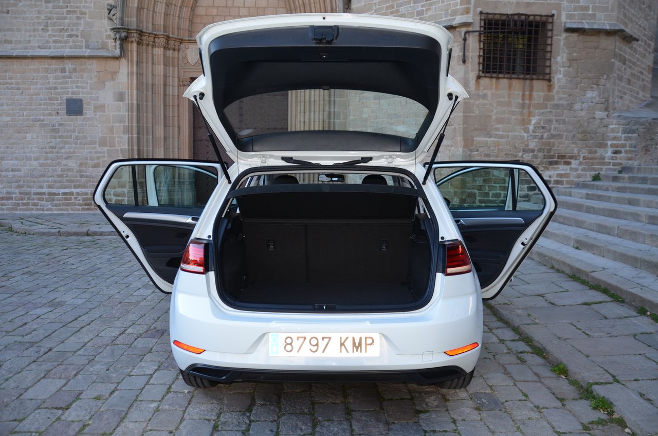 Volkswagen Golf 1.6 TDI BUSINESS & NAVEGADOR PROFESIONAL TÁCTIL  - Foto 20