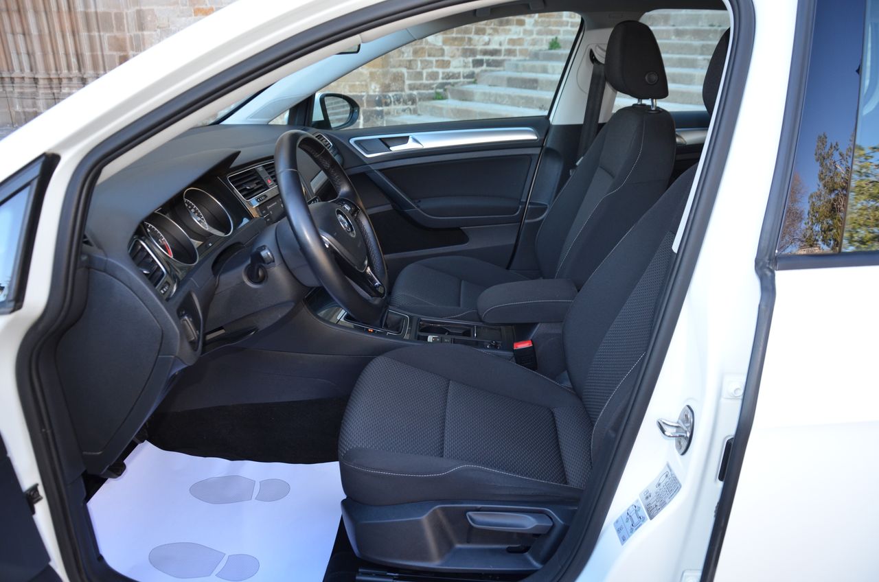 Volkswagen Golf 1.6 TDI BUSINESS & NAVEGADOR PROFESIONAL TÁCTIL  - Foto 30