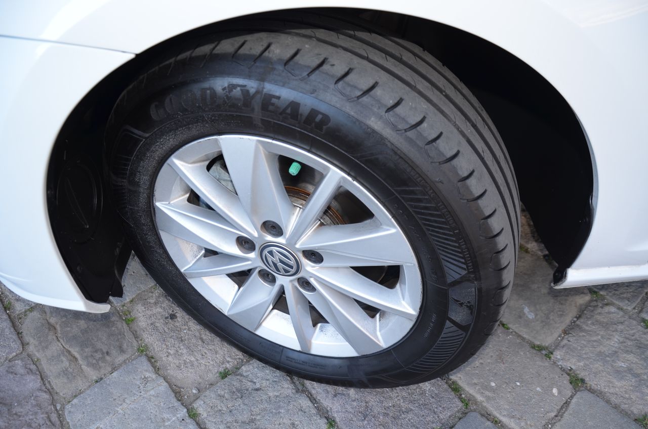 Volkswagen Golf 1.6 TDI BUSINESS & NAVEGADOR PROFESIONAL TÁCTIL  - Foto 16