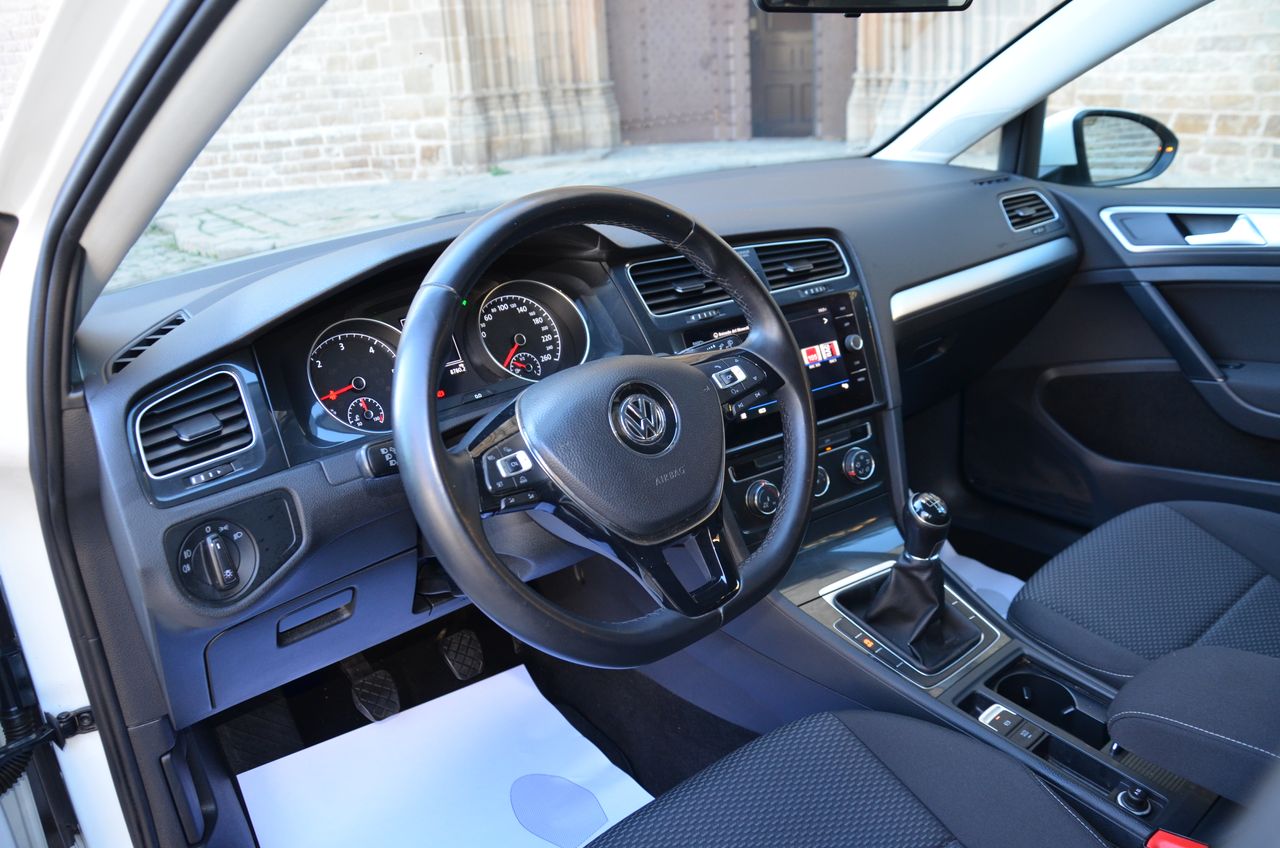 Volkswagen Golf 1.6 TDI BUSINESS & NAVEGADOR PROFESIONAL TÁCTIL  - Foto 3