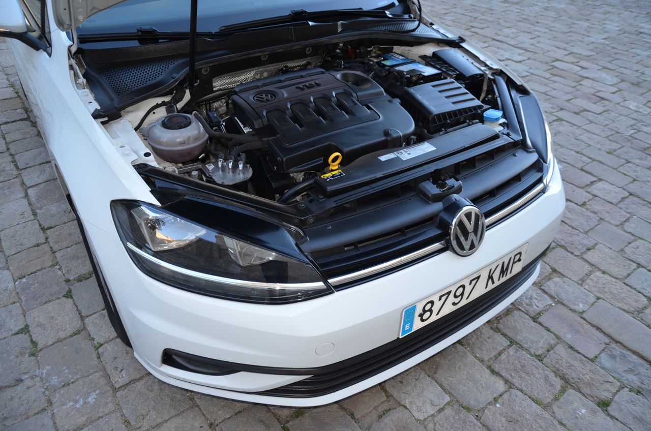 Volkswagen Golf 1.6 TDI BUSINESS & NAVEGADOR PROFESIONAL TÁCTIL  - Foto 58