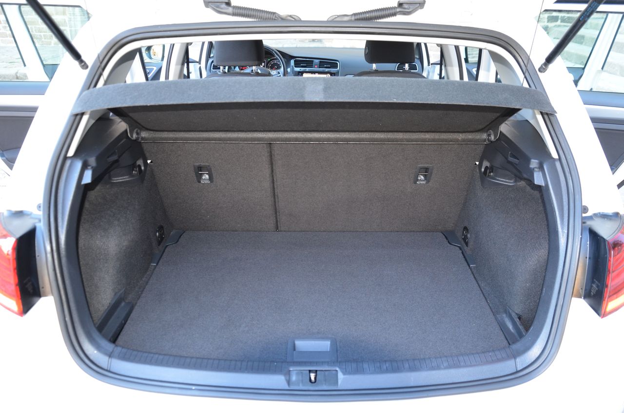 Volkswagen Golf 1.6 TDI BUSINESS & NAVEGADOR PROFESIONAL TÁCTIL  - Foto 21