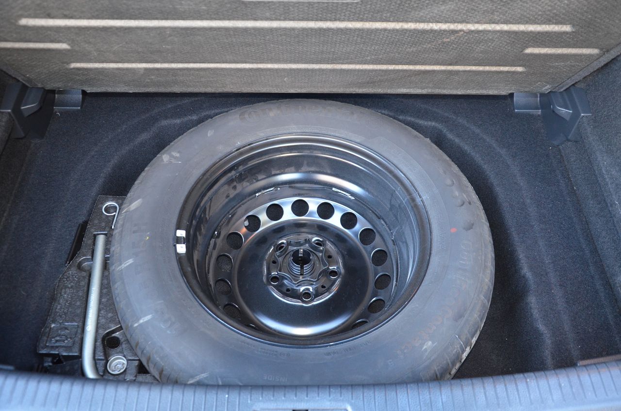 Volkswagen Golf 1.6 TDI BUSINESS & NAVEGADOR PROFESIONAL TÁCTIL  - Foto 23