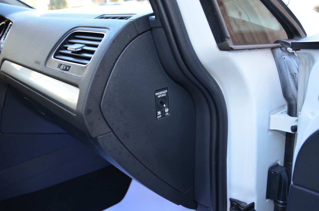 Volkswagen Golf 1.6 TDI BUSINESS & NAVEGADOR PROFESIONAL TÁCTIL  - Foto 38