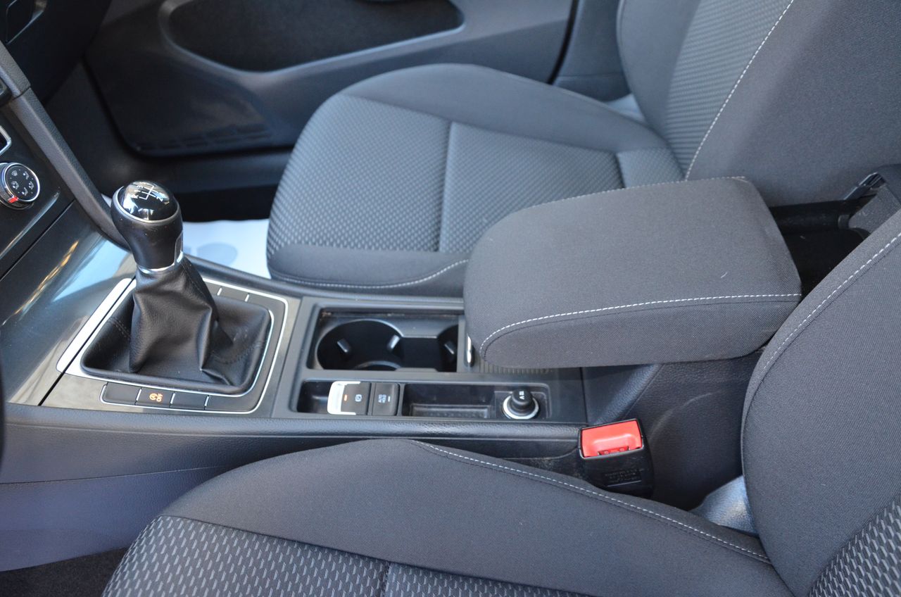 Volkswagen Golf 1.6 TDI BUSINESS & NAVEGADOR PROFESIONAL TÁCTIL  - Foto 32