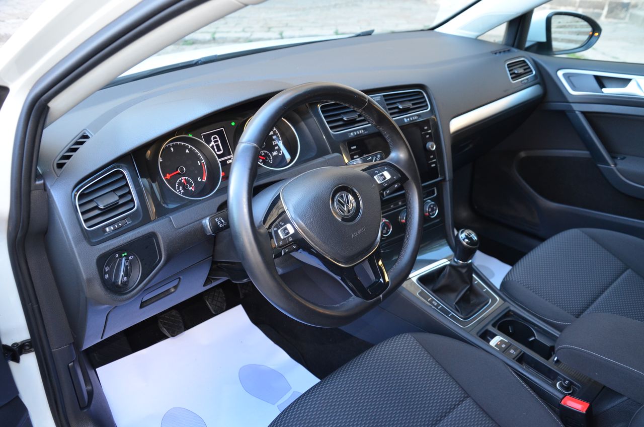 Volkswagen Golf 1.6 TDI BUSINESS & NAVEGADOR PROFESIONAL TÁCTIL  - Foto 56