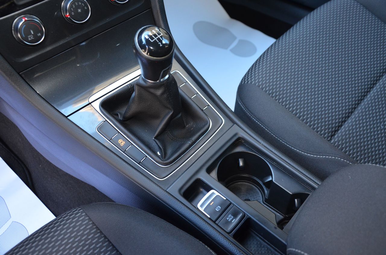 Volkswagen Golf 1.6 TDI BUSINESS & NAVEGADOR PROFESIONAL TÁCTIL  - Foto 31