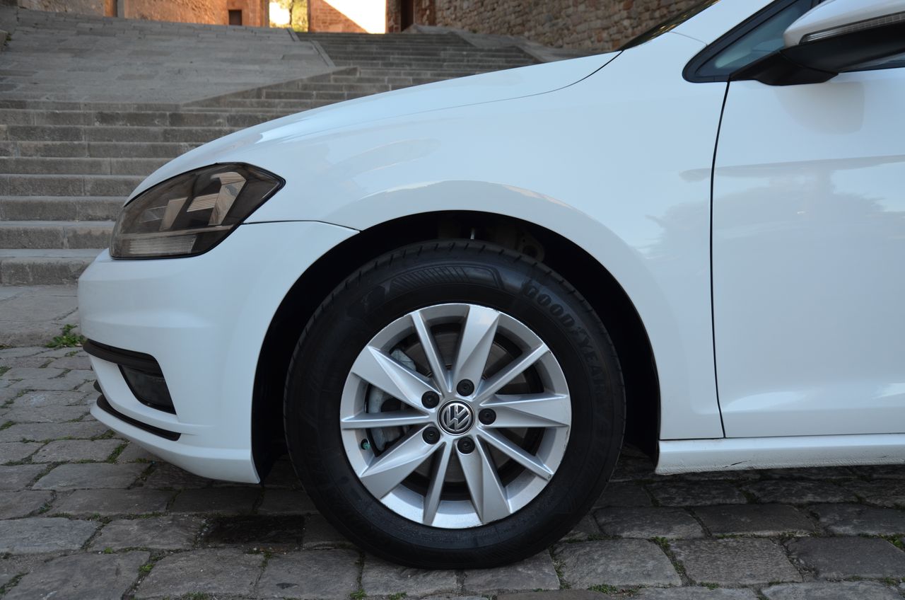 Volkswagen Golf 1.6 TDI BUSINESS & NAVEGADOR PROFESIONAL TÁCTIL  - Foto 36