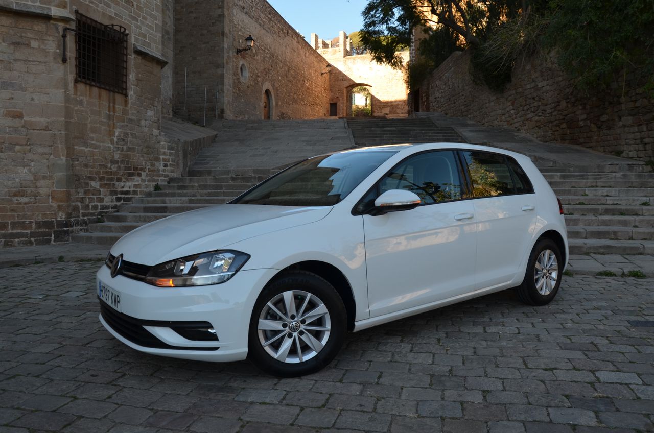 Volkswagen Golf 1.6 TDI BUSINESS & NAVEGADOR PROFESIONAL TÁCTIL  - Foto 29