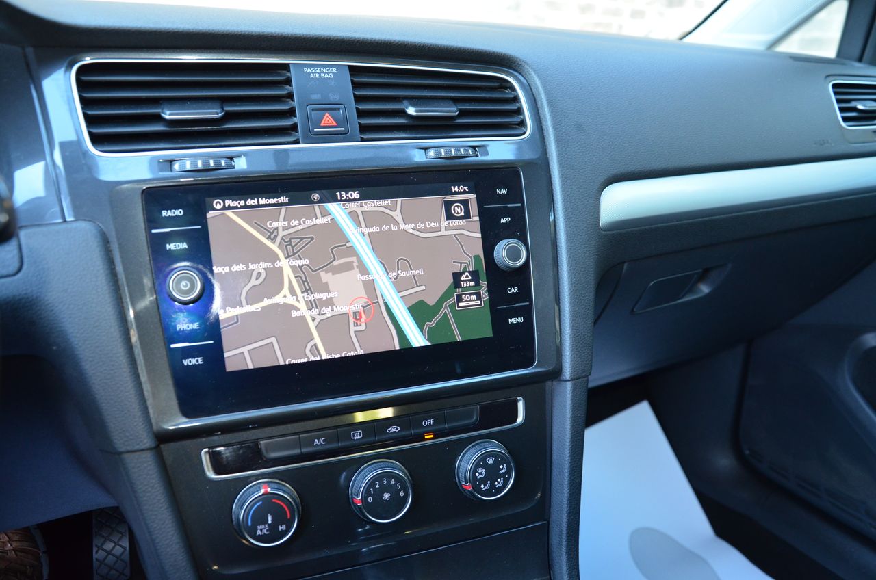 Volkswagen Golf 1.6 TDI BUSINESS & NAVEGADOR PROFESIONAL TÁCTIL  - Foto 6