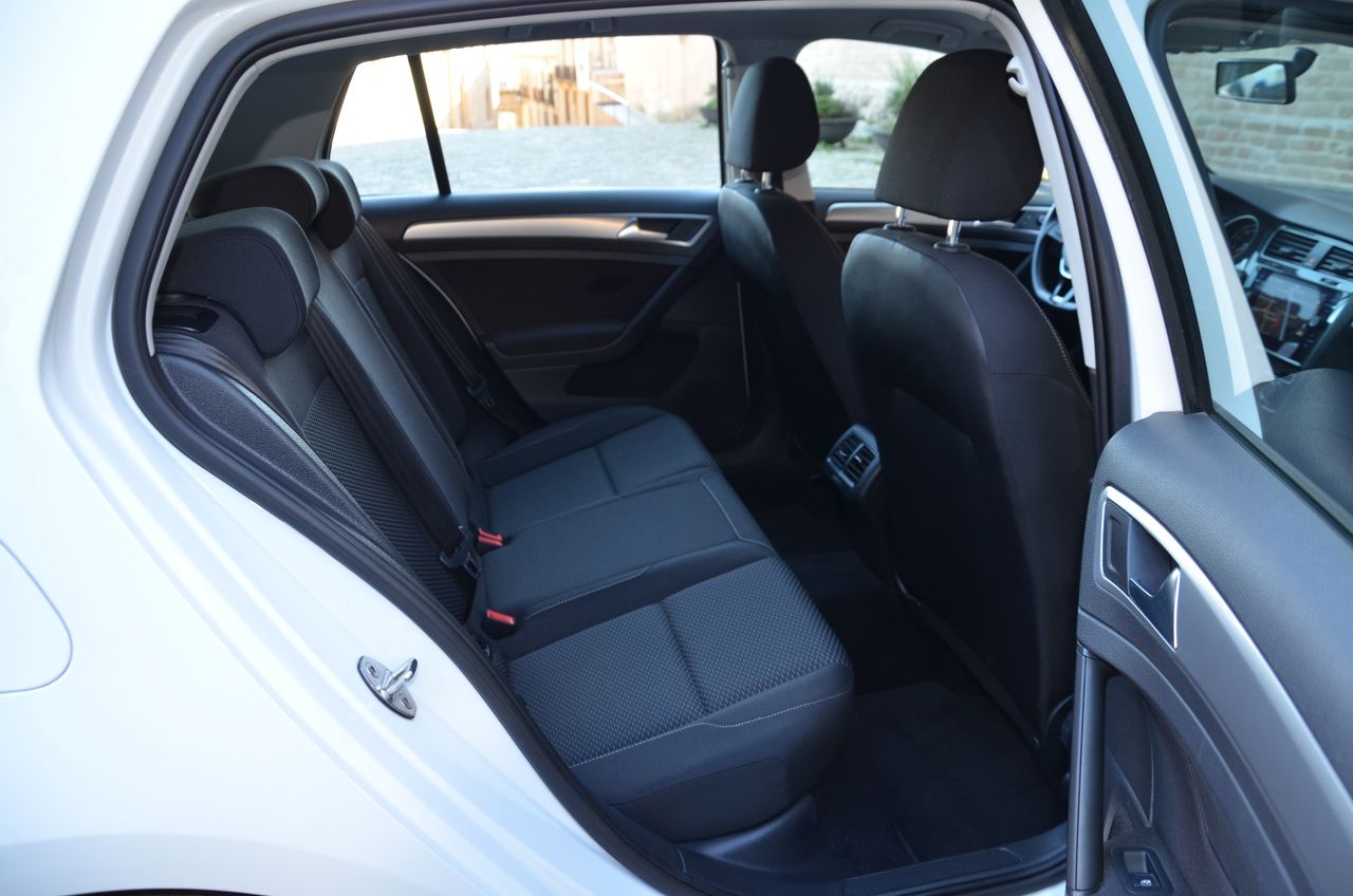 Volkswagen Golf 1.6 TDI BUSINESS & NAVEGADOR PROFESIONAL TÁCTIL  - Foto 44