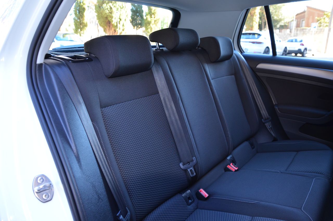 Volkswagen Golf 1.6 TDI BUSINESS & NAVEGADOR PROFESIONAL TÁCTIL  - Foto 45