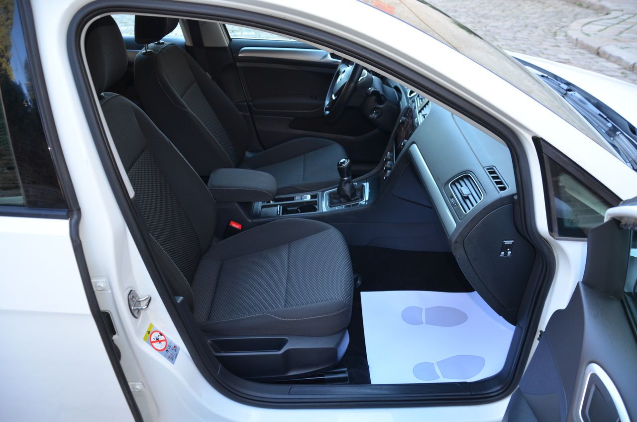 Volkswagen Golf 1.6 TDI BUSINESS & NAVEGADOR PROFESIONAL TÁCTIL  - Foto 46