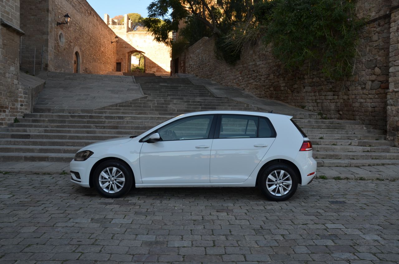 Volkswagen Golf 1.6 TDI BUSINESS & NAVEGADOR PROFESIONAL TÁCTIL  - Foto 35