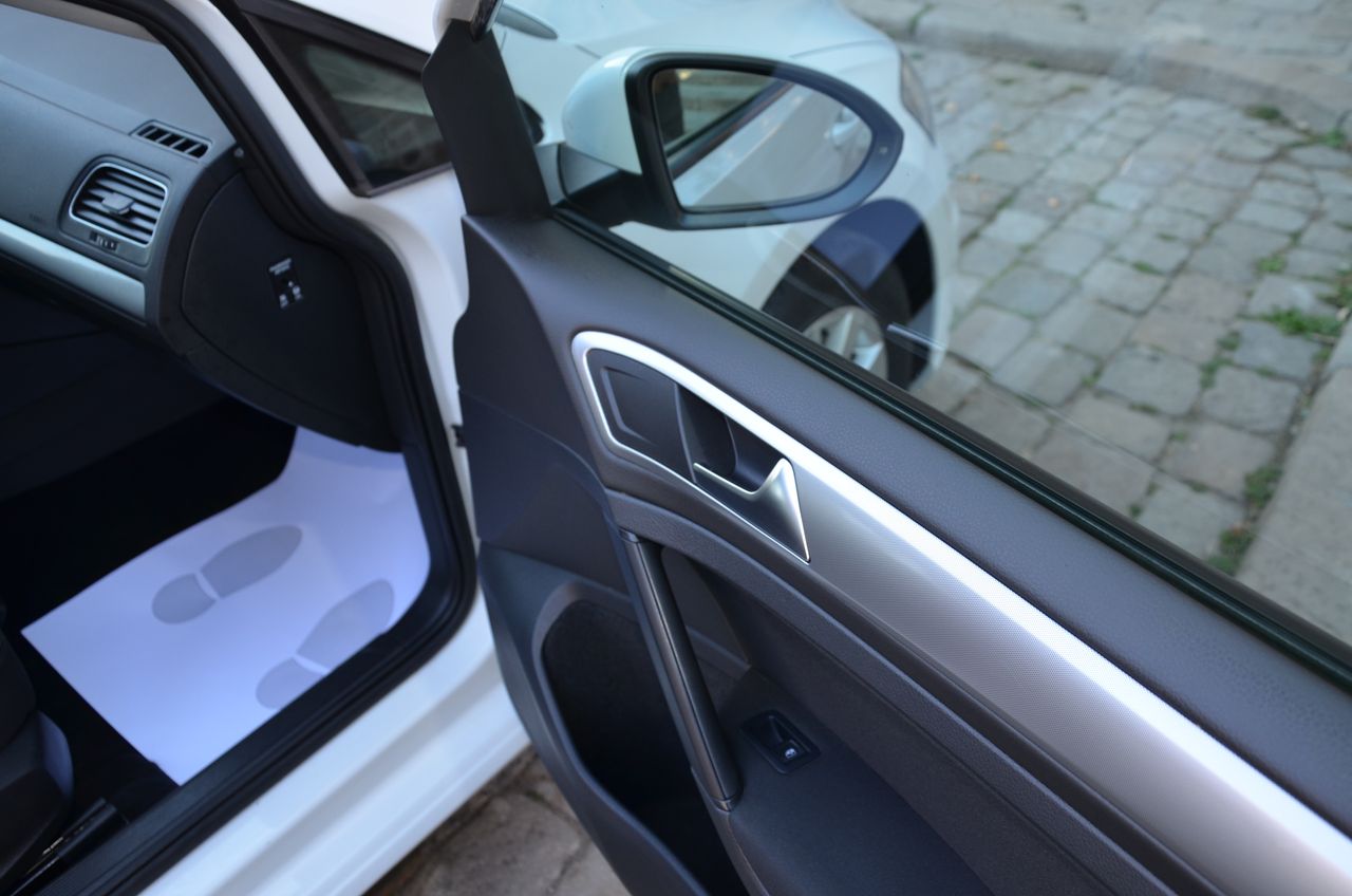 Volkswagen Golf 1.6 TDI BUSINESS & NAVEGADOR PROFESIONAL TÁCTIL  - Foto 53